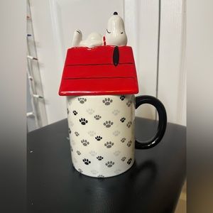 PEANUTS SLEEPING SNOOPY MUG WITH TOP (6" INCHES TALL)